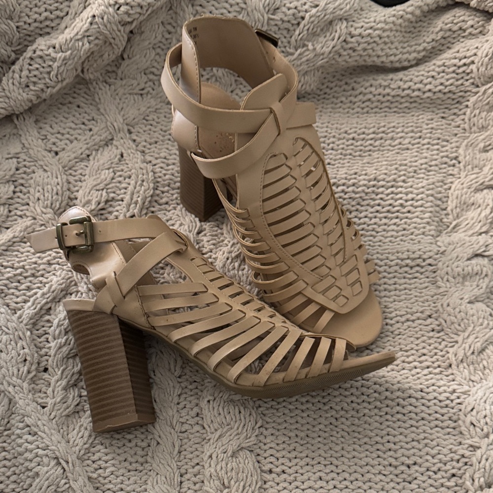 American Eagle Outfitters Beige Strappy Heels